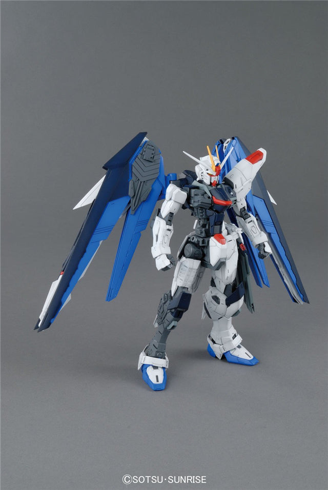 MG 1/100 ZGMF-10XA Freedom Gundam 2.0 Plastic Model Kit