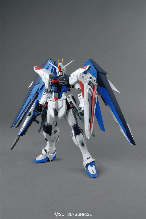 MG 1/100 ZGMF-10XA Freedom Gundam 2.0 Plastic Model Kit