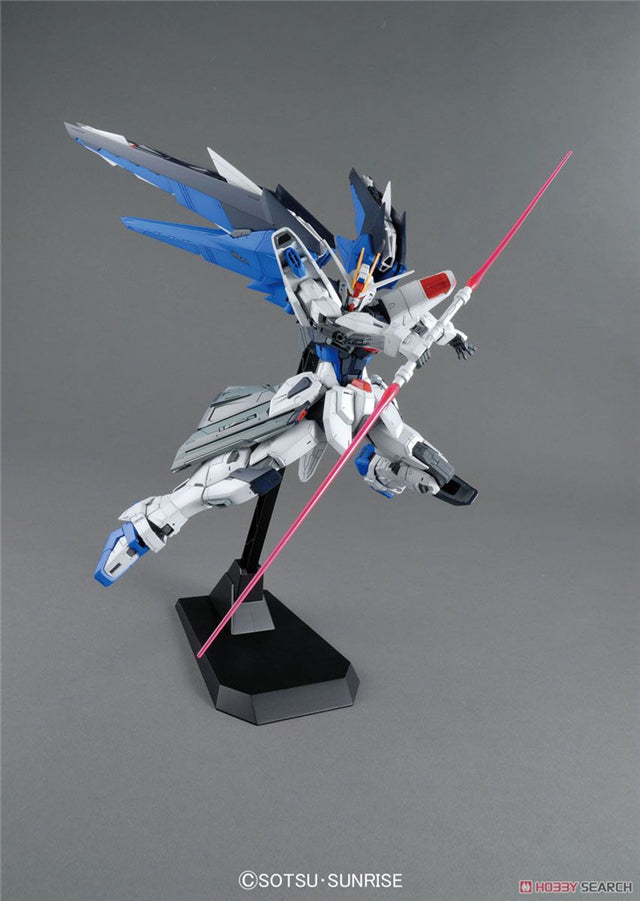 MG 1/100 ZGMF-10XA Freedom Gundam 2.0 Plastic Model Kit