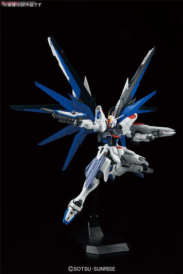 MG 1/100 ZGMF-10XA Freedom Gundam 2.0 Plastic Model Kit