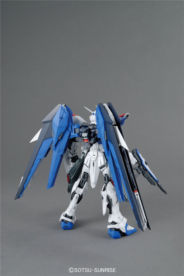 MG 1/100 ZGMF-10XA Freedom Gundam 2.0 Plastic Model Kit