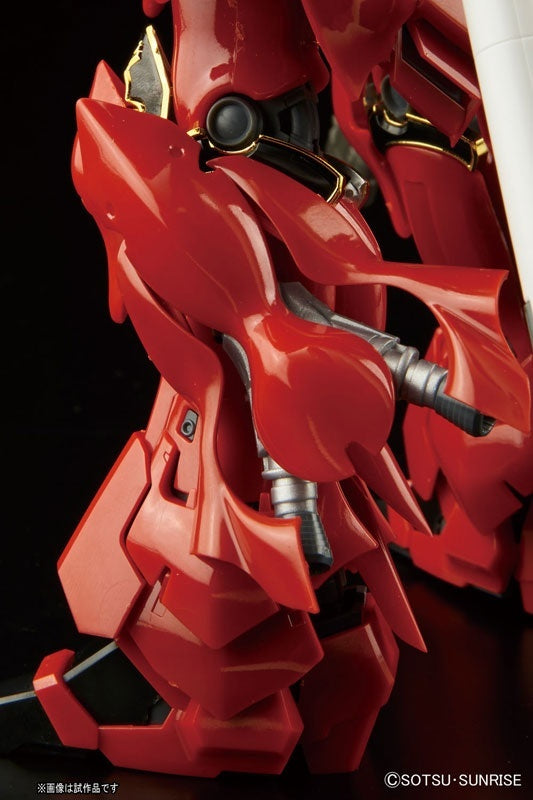 RG 1/144 Sinanju Plastic Model Kit